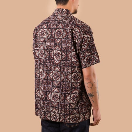 image flaneurs chemise Open Collar Block Print Purple Beams Plus Japan porté de dos