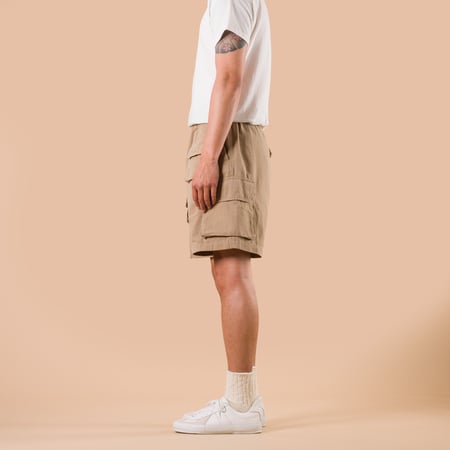 image flâneurs FRIZMWORKS / Back Satin Essential Fatigue Shorts Beige profil