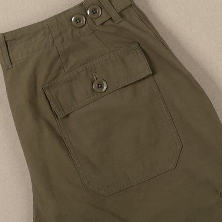 image flâneurs FRIZMWORKS / Back Satin Essential Fatigue Shorts Olive détail poche arrière