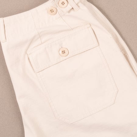 Back Satin Essential Fatigue Shorts Cream