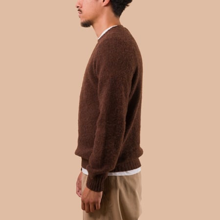 flaneurs pull HARLEY OF SCOTLAND Shaggy Crew Neck Marron side