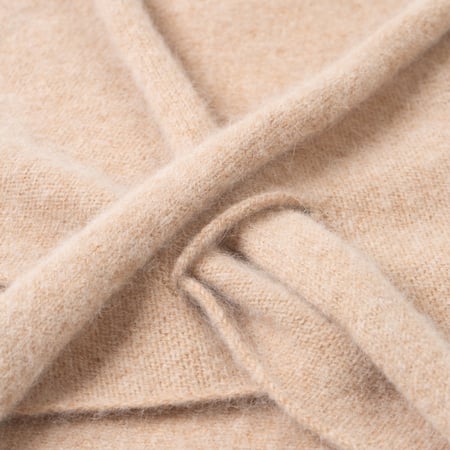 MACKIE Ardmhor Triangle Hole Scarf detail (6)