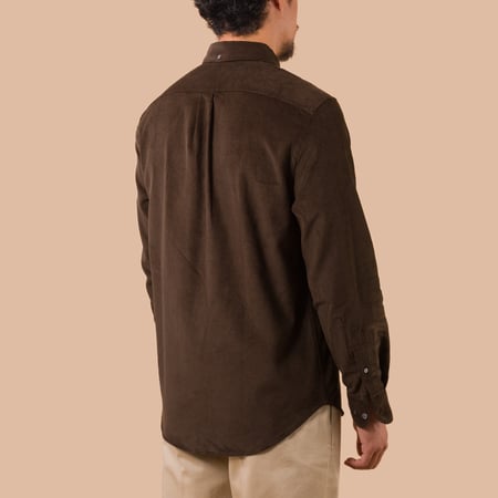 image PORTUGUESE-FLANNEL-flâneurs-chemise-velours-Lobo-Brown de dos