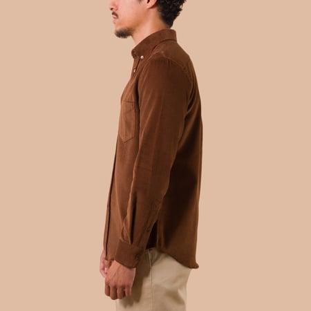 image PORTUGUESE-FLANNEL-flâneurs-chemise-velours-Lobo-light Brown de profil