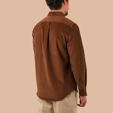 image PORTUGUESE-FLANNEL-flâneurs-chemise-velours-Lobo-light Brown de dos