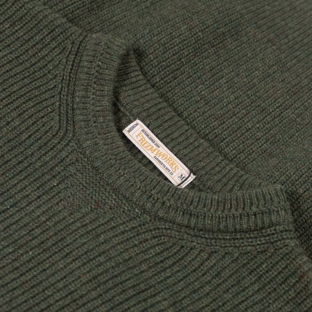 Image flâneurs FRIZMWORKS / Patch Round Pullover Knit Forest Green détail col