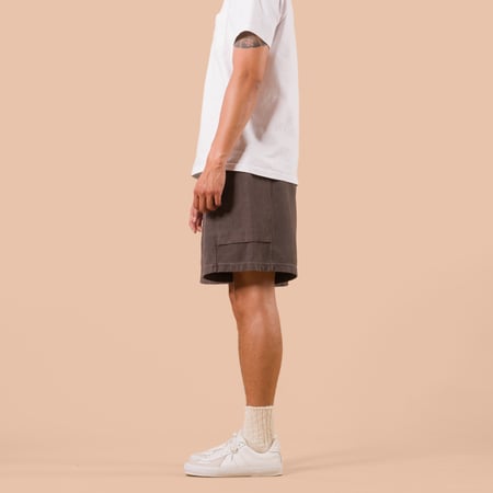 image porté side flaneurs XX DEVELOPMENT SURE MFG Super Tuck River Shorts Brown
