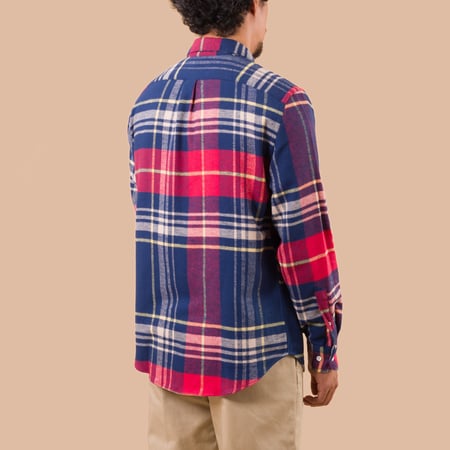 vignette flaneurs Portuguese Flannel Sage Shirt worn back