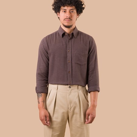 flaneurs Portuguese Flannel Suavis Shirt Brown worn front inside