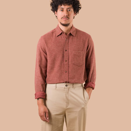 vignette flaneurs Portuguese Flannel Abstract Shirt Clay worn front inside