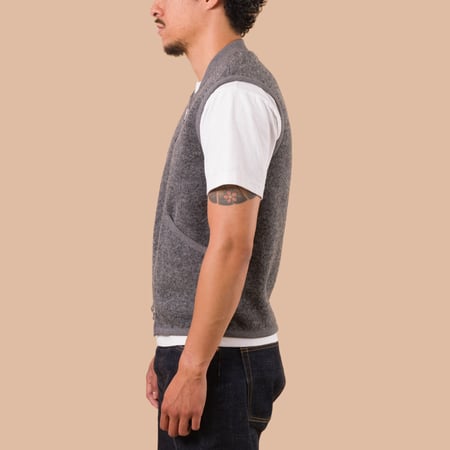 flaneurs worn side UNIVERSAL WORKS Wool Fleece Zip Waistcoat Grey