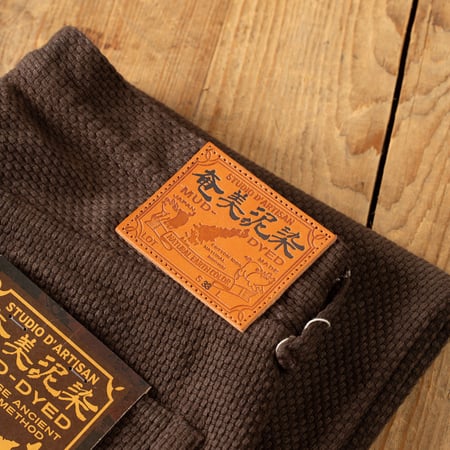 detail leather patch flaneurs STUDIO D'ARTISAN 1914 17oz Amami Oshima Mud-Dyed Sashiko Dark Brown