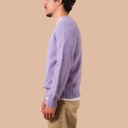 Vignettes Flaneurs Knitwear Shaggy Crew Neck Sweater Lavender worn side