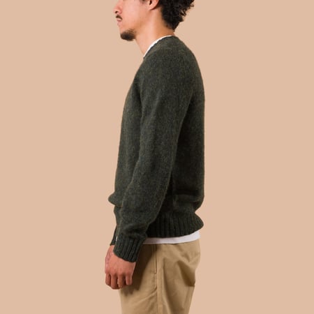 Vignettes Flaneurs Knitwear Shaggy Crew Neck Sweater Evergreen worn side