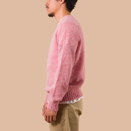 Vignettes Flaneurs Knitwear Shaggy Crew Neck Sweater Sea Pink worn side