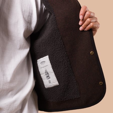 flaneurs Frizmworks Herringbone Wool Hunting Vest Chestnut Black detail