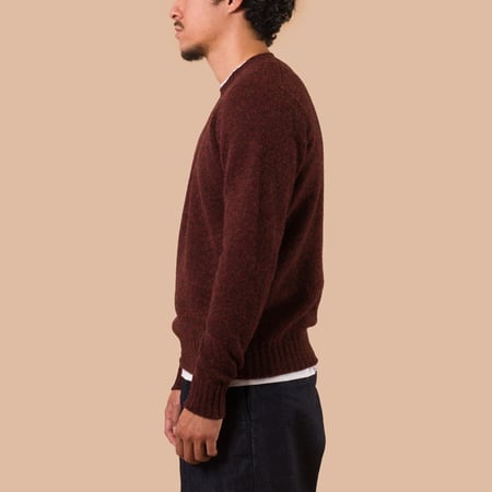 Image Flâneurs JAMIESON'S / Crewneck Saddle Shoulder Sweater Ruby profil