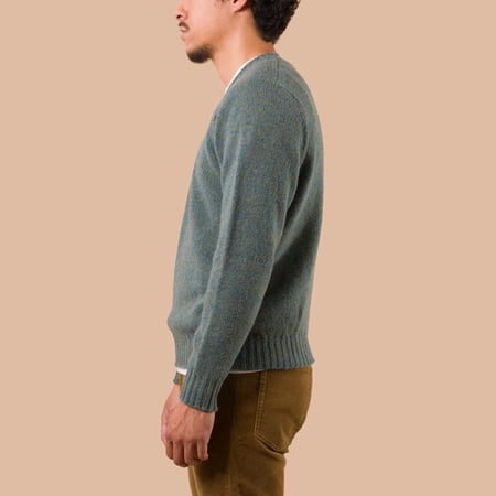 flaneurs JAMIESON'S Crewneck Saddle Shoulder Sweater Yell Sound Blue worn side