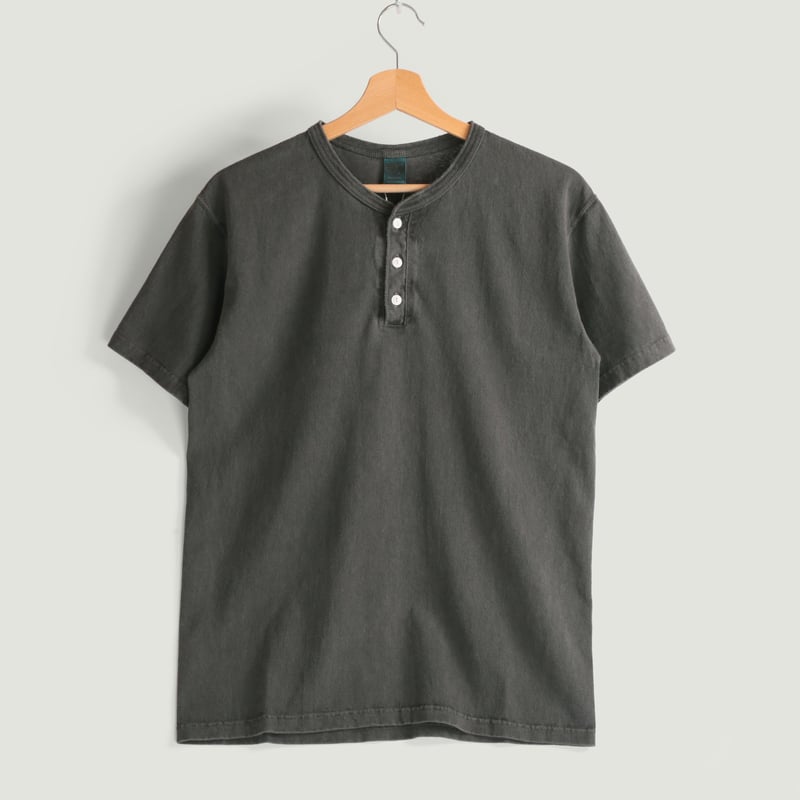 Short Sleeve Henley Tee in Pitch Black