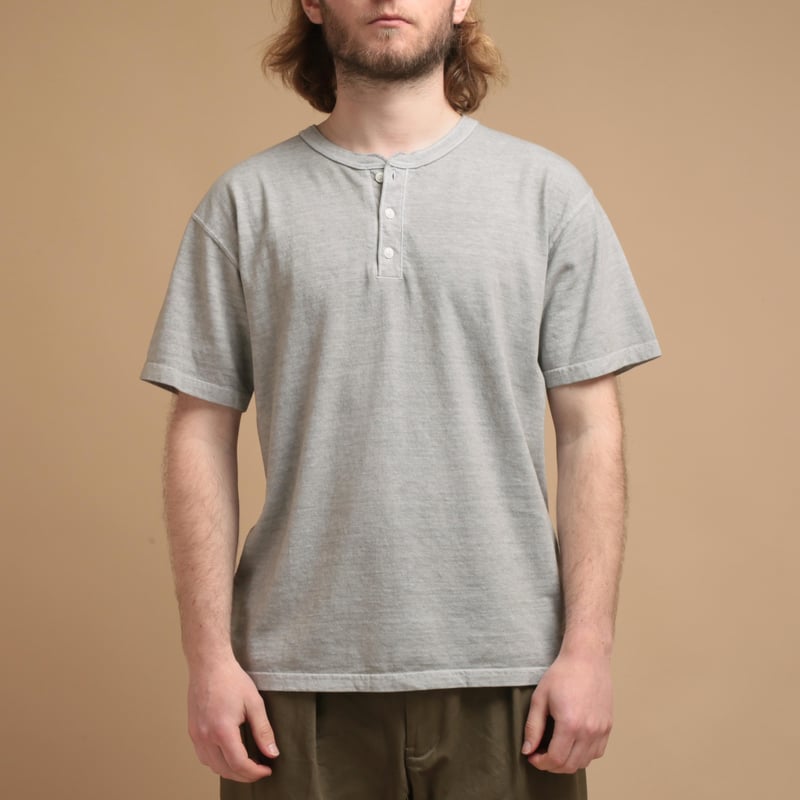 Short Sleeve Henley Tee in Ash Grey