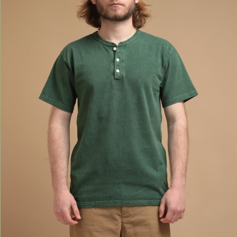 Short Sleeve Henley Tee in Dark Green