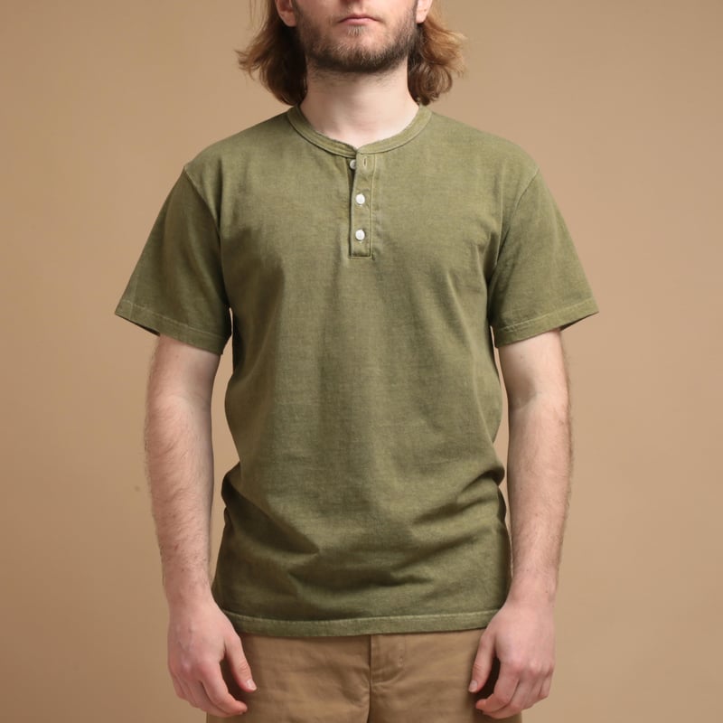 Short Sleeve Henley Tee in Pale Sage