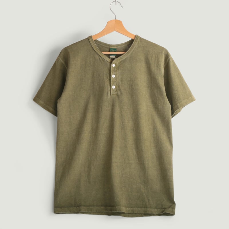 Short Sleeve Henley Tee in Pale Sage