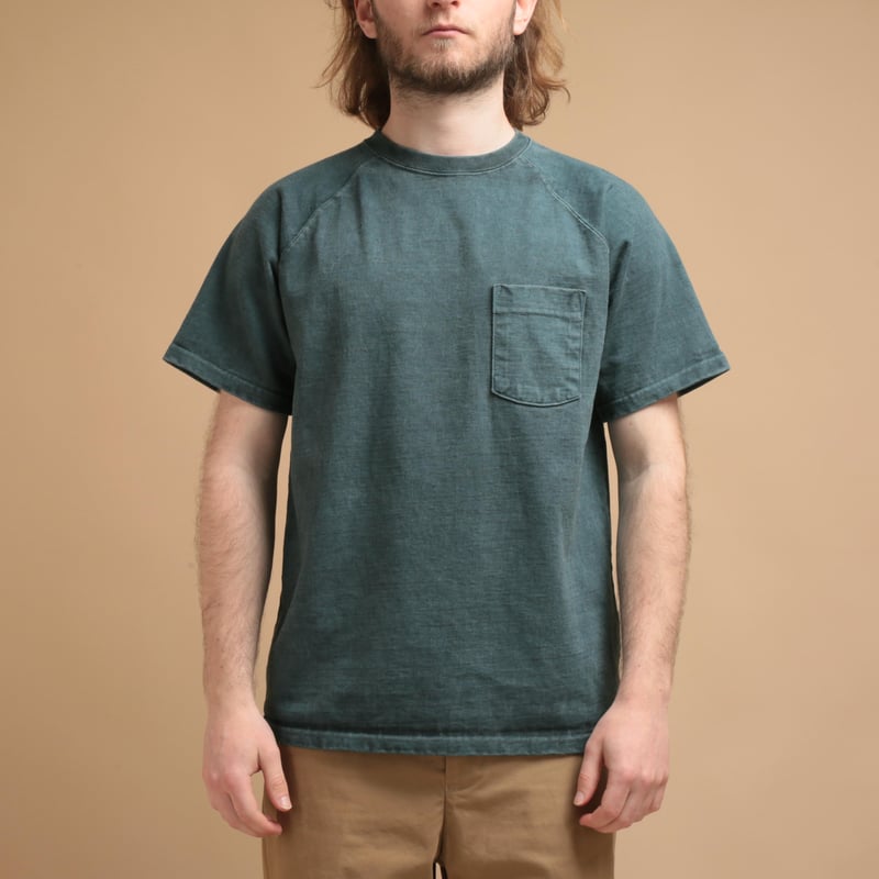 image porté de face  GOOD ON teeshirt manches courtes épais Heavy Raglan Pocket Tee P-slate