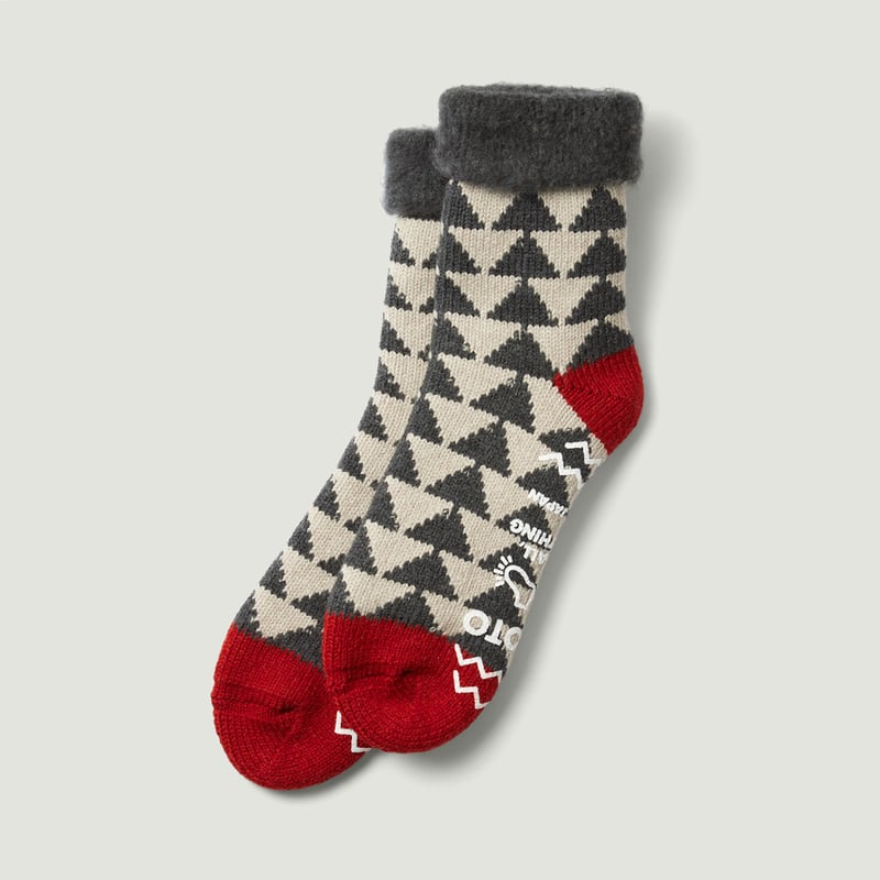 Comfy Room Socks "Sankaku" Charcoal/Red