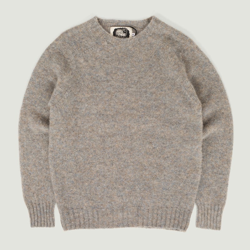 Vignette pull en laine shetland HARLEY OF SCOTLAND X FLÂNEURS Shaggy Crew Neck couleur Pebble