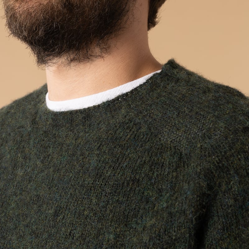 vignette HARLEY OF SCOTLAND X FLÂNEURS pull Shaggy Crew Neck Evergreen col