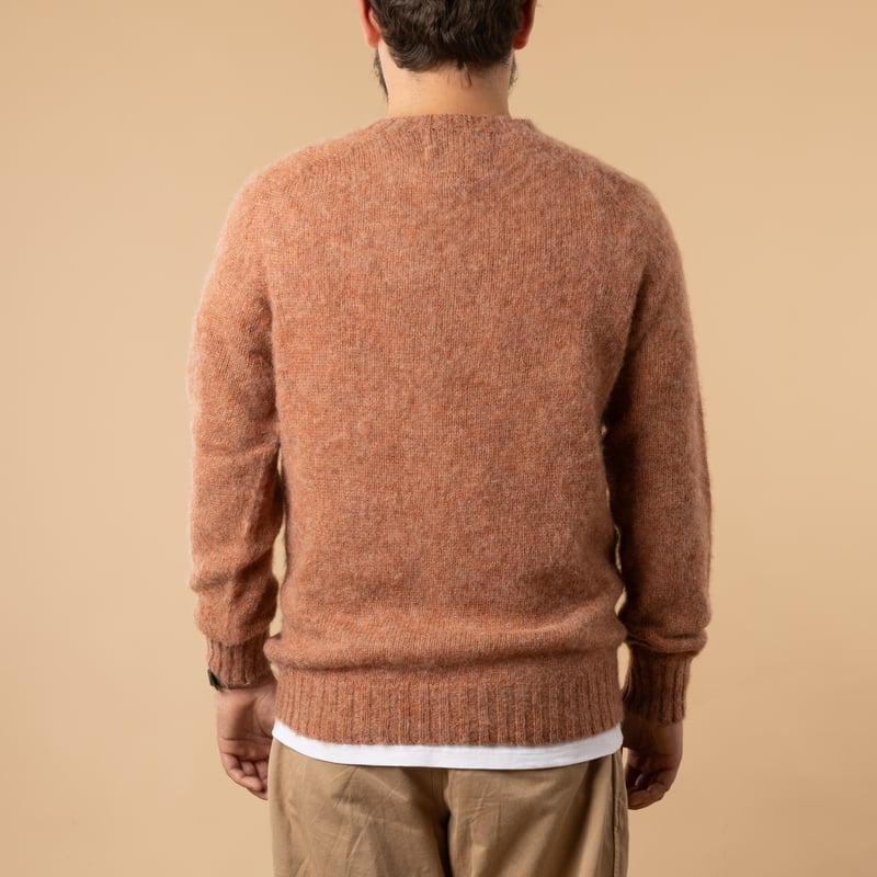 HARLEY OF SCOTLAND X FLANEURS / Shaggy Crew Neck in Sandalwood