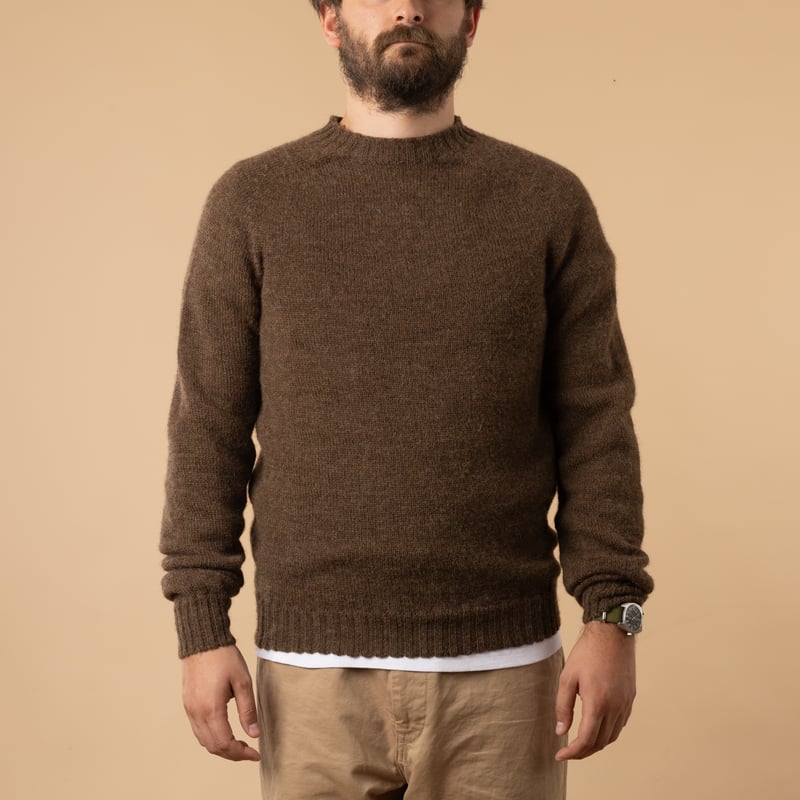 pull shetland Voe Harley of Scotland flâneurs couleur Moorit de face