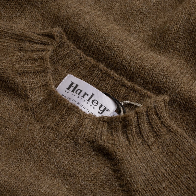 pull HARLEY OF SCOTLAND Voe True Shetland Crew Neck Moorit flaneurs-tag