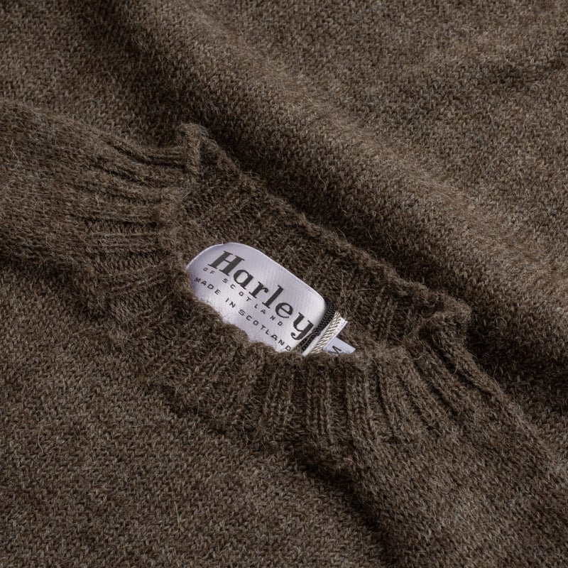 pull HARLEY OF SCOTLAND Voe True Shetland Crew Neck Grey flaneurs-label