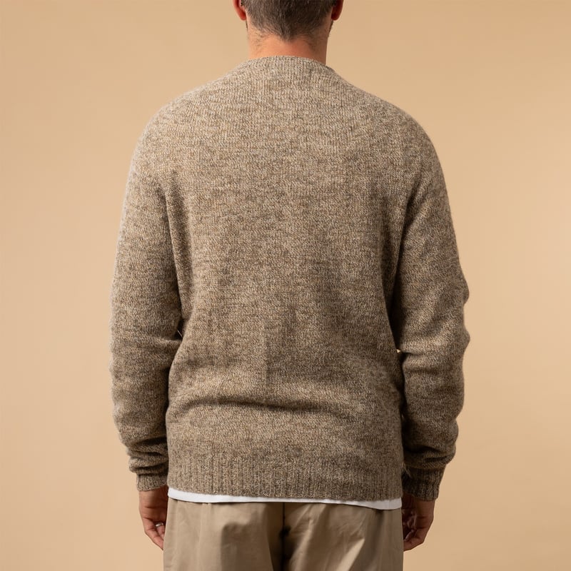 pull cardigan Harley of Scotland couleur marron mushroom de dos