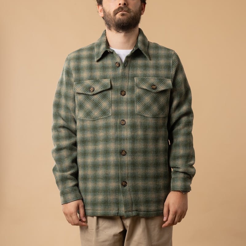 Surchemise en laine PORTUGUESE FLANNEL Waffle Overshirt couleur Green de face fermé