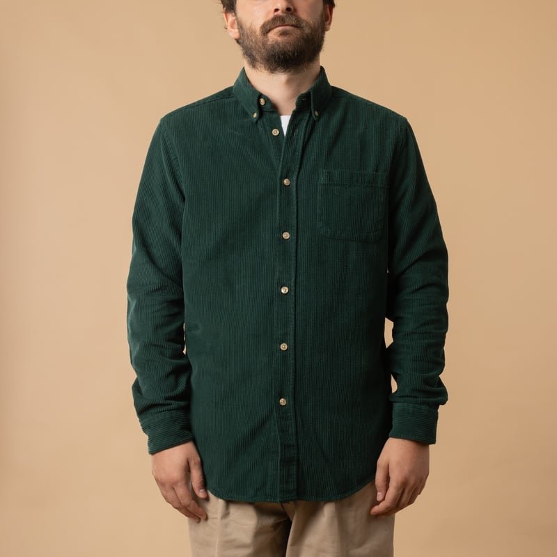 PORTUGUESE FLANNEL Lobo corduroy shirt in Green, front closed