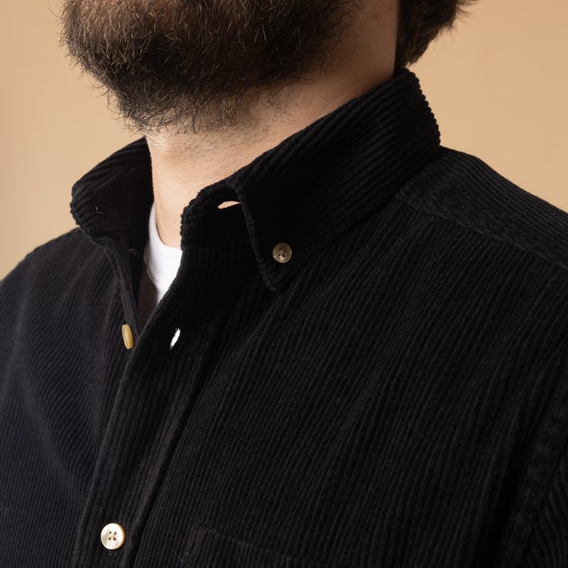 Portuguese Flannel "Lobo" cotton shirt in Black, front detail