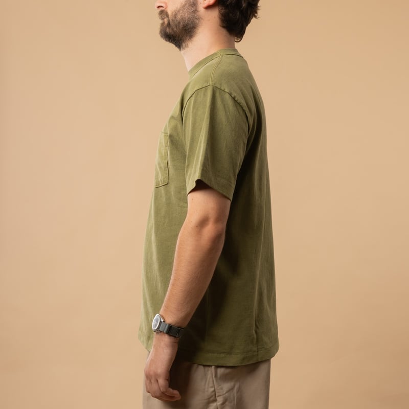 t-shirt à manche courte XX DEVELOPMENT / "SURE MFG" 7,5oz Pocket S/S Tee couleur Mods Green de profil