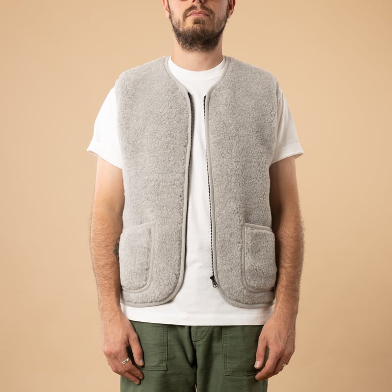 flâneurs-COLDBREAKER-sleeveless-wool-jacket-Pepitko-Ultralight-Light-Grey-front-open