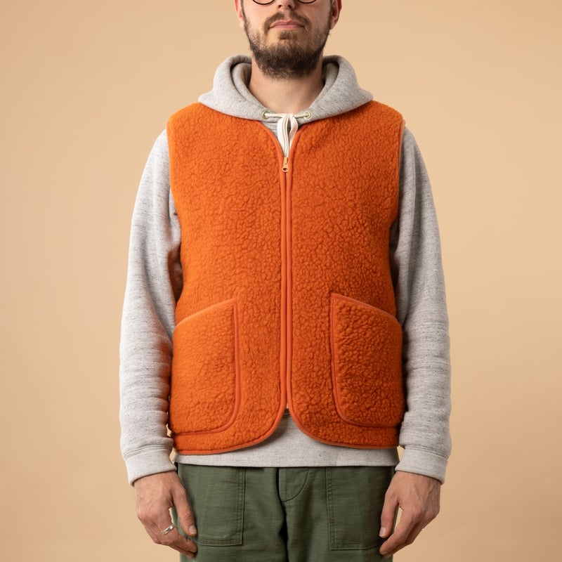 flâneurs-COLDBREAKER-veste-en-laine-sans-manche-Pepitko-Vest-Orange-de-face-fermé