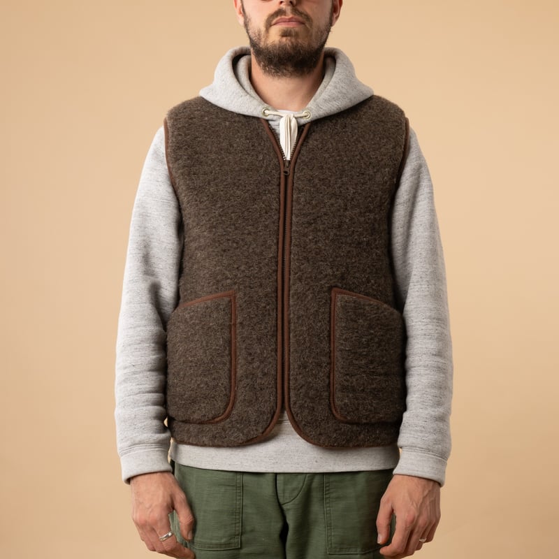 flâneurs-COLDBREAKER-veste-en-laine-sans-manche-Pepitko-mid brown-de-face-fermé