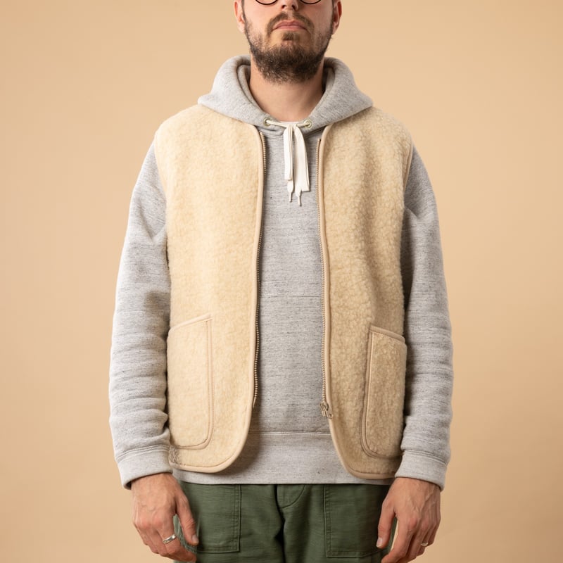 flâneurs-COLDBREAKER-veste-en-laine-sans-manche-Pepitko-beige de face ouvert