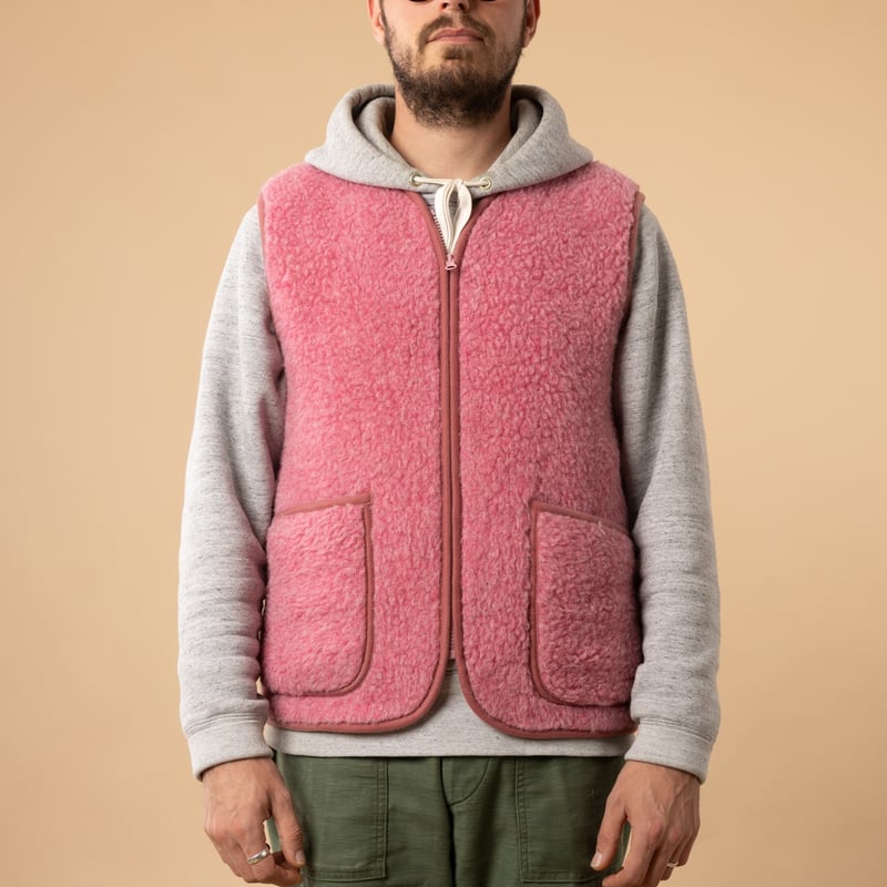 flâneurs-COLDBREAKER-veste-en-laine-sans-manche-Pepitko-Vest-Pink de face fermé