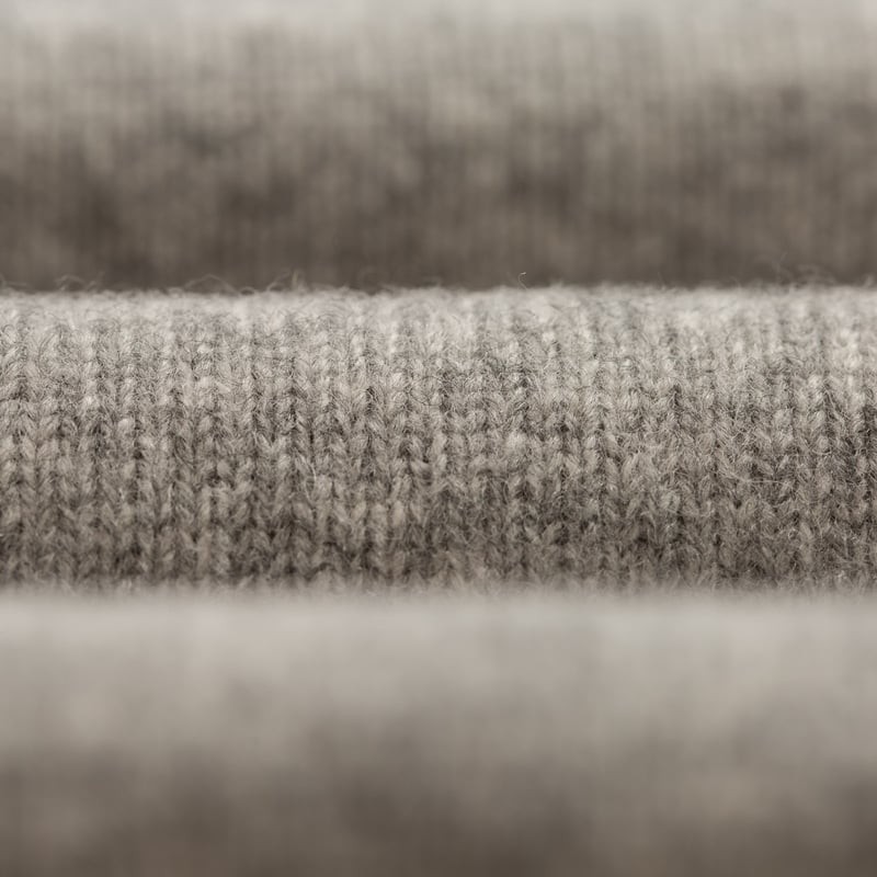 closeup flâneurs-Mooncastle-Japanese Sweater-Wool and Cashmere-Round Neck light grey-4