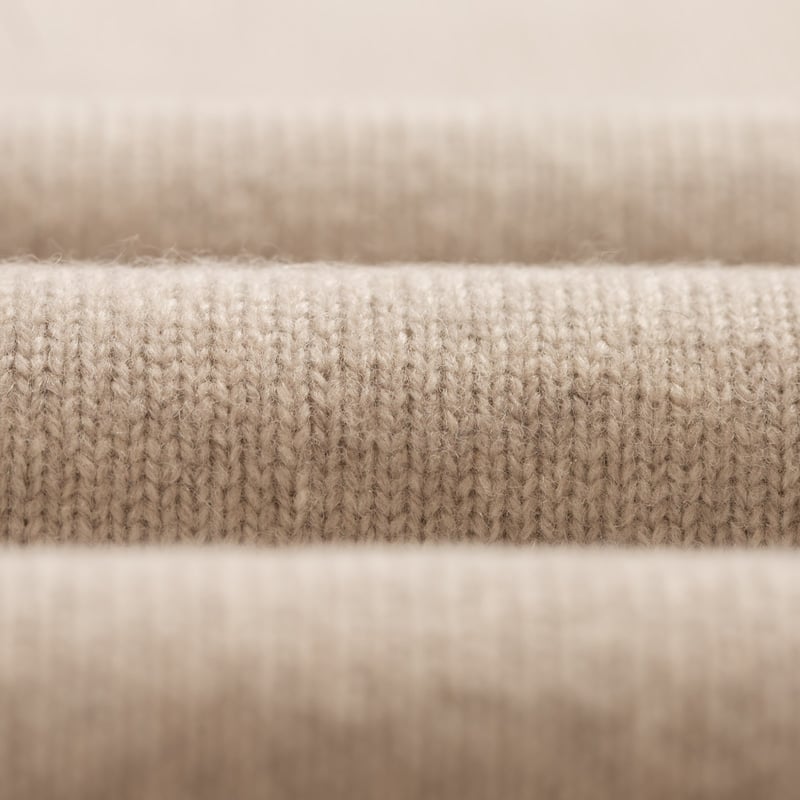 closeup-flâneurs-Mooncastle-Japanese-Sweater-Wool-and-Cashmere-Chimney-Collar-Beige-Gray