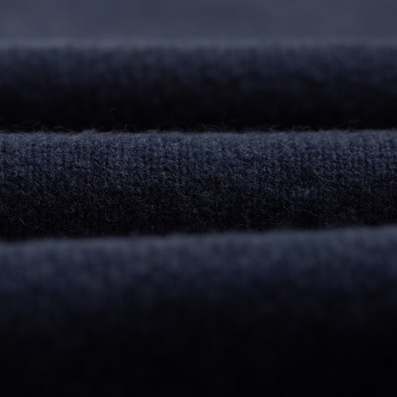closeup-flâneurs-Mooncastle-Pull-japonais-Laine-et-Cachemire-Col-Cheminée-navy-blue