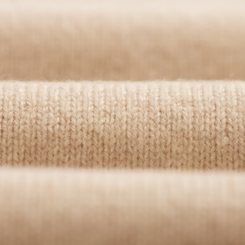 closeup-flâneurs-Mooncastle-Japanese-Sweater-Wool-and-Cashmere-Turtleneck-Natural