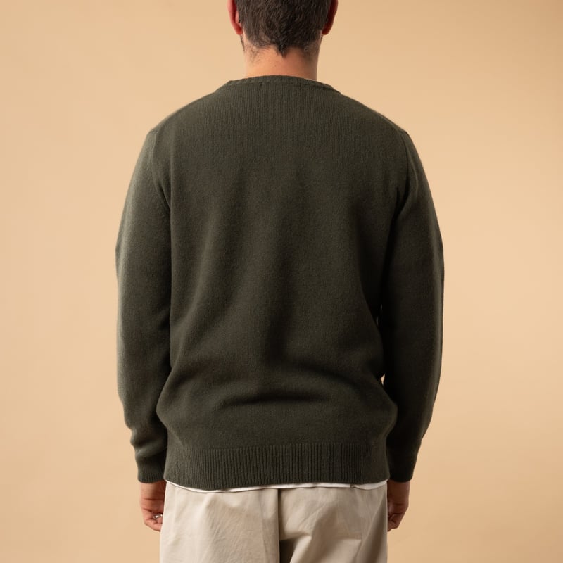 flâneurs-Mooncastle-Japanese-Sweater-Wool-and-Cashmere-Round-Neck-moss-green-back-view